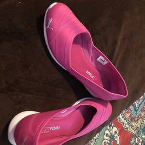 Comfy puma slide ons worn twice!